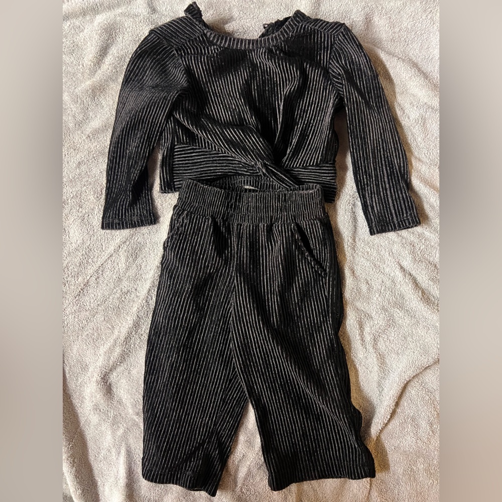 Infant black 2 piece outfit